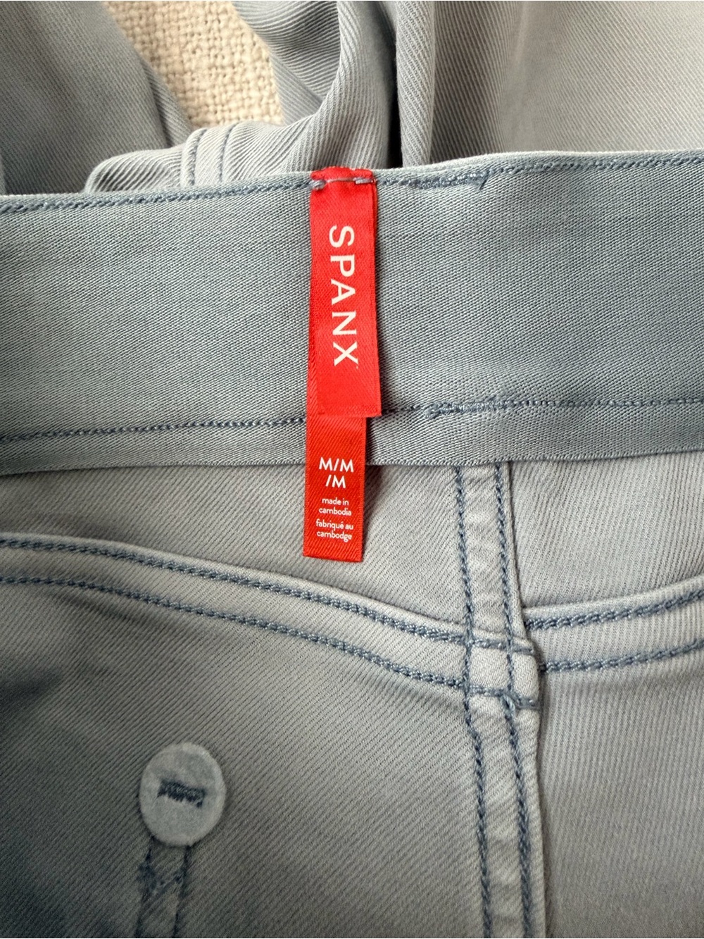 Spanx Stretch Twill Shorts Blue Pull-On Comfort Shorts Medium - Picture 3 of 4
